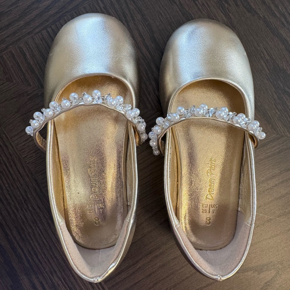 Toddle dress shoes size 8 in gold. Woren twice. Like new condition.